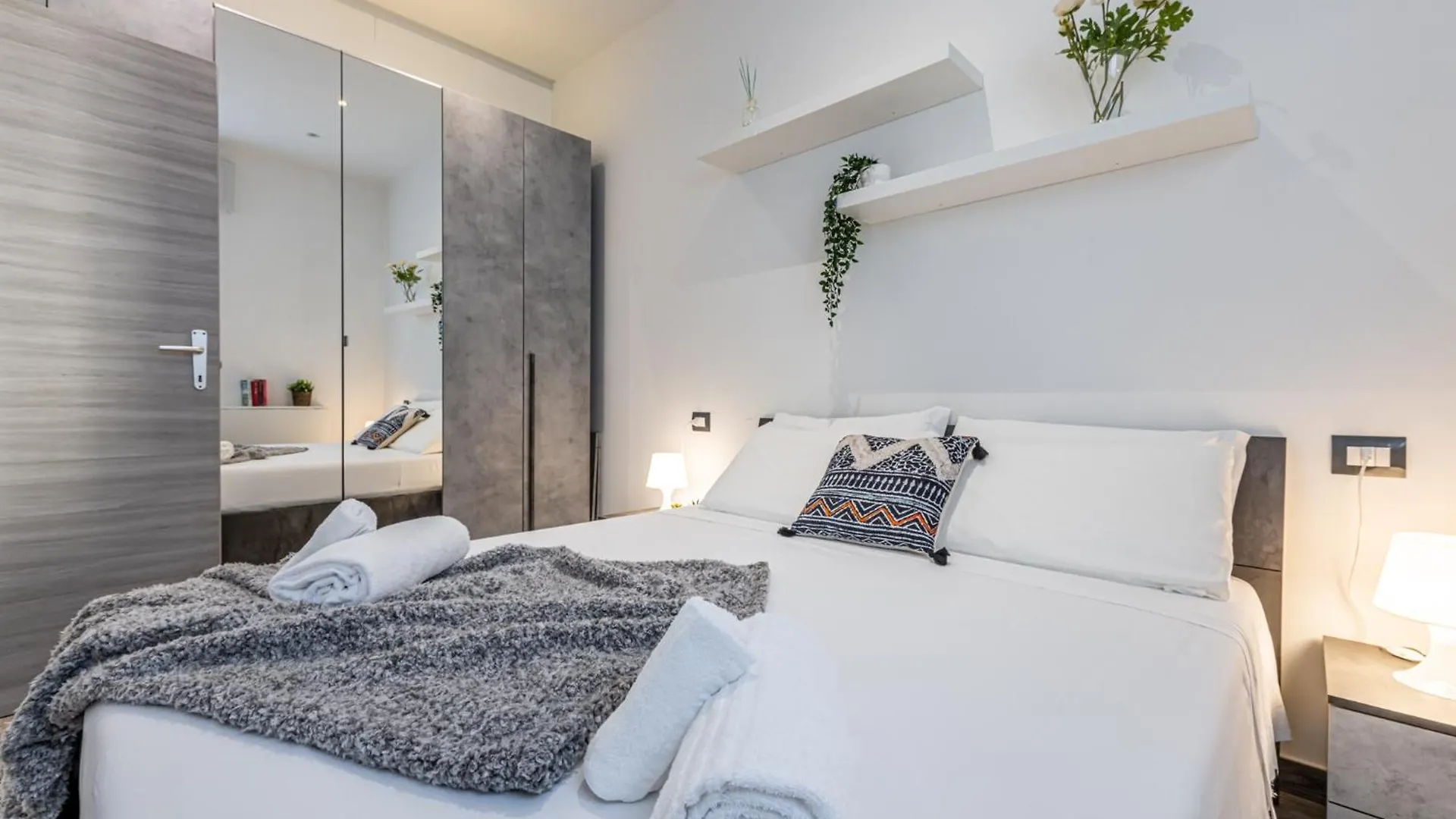Apartment Santa Giulia Suite - 15Min Duomo-Linate Milan