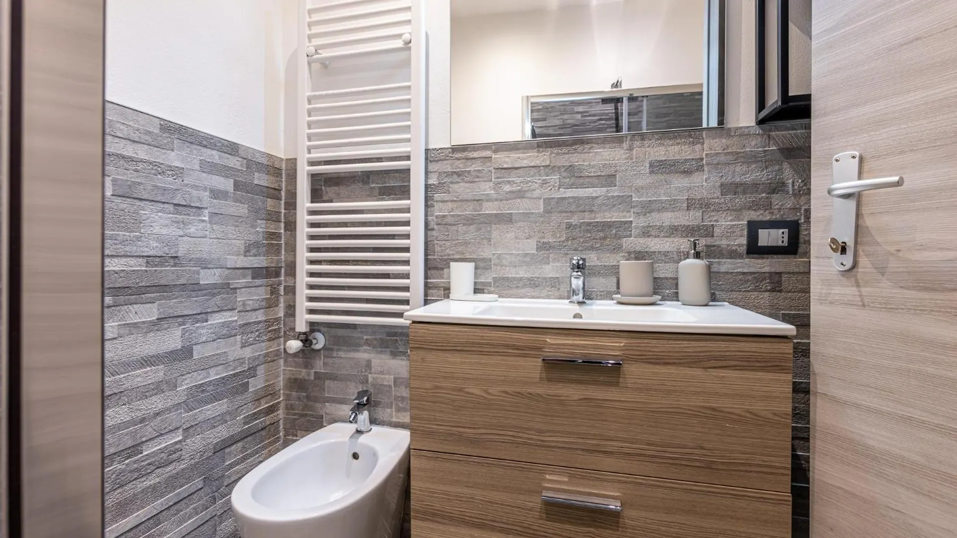 Apartment Santa Giulia Suite - 15Min Duomo-Linate Milan
