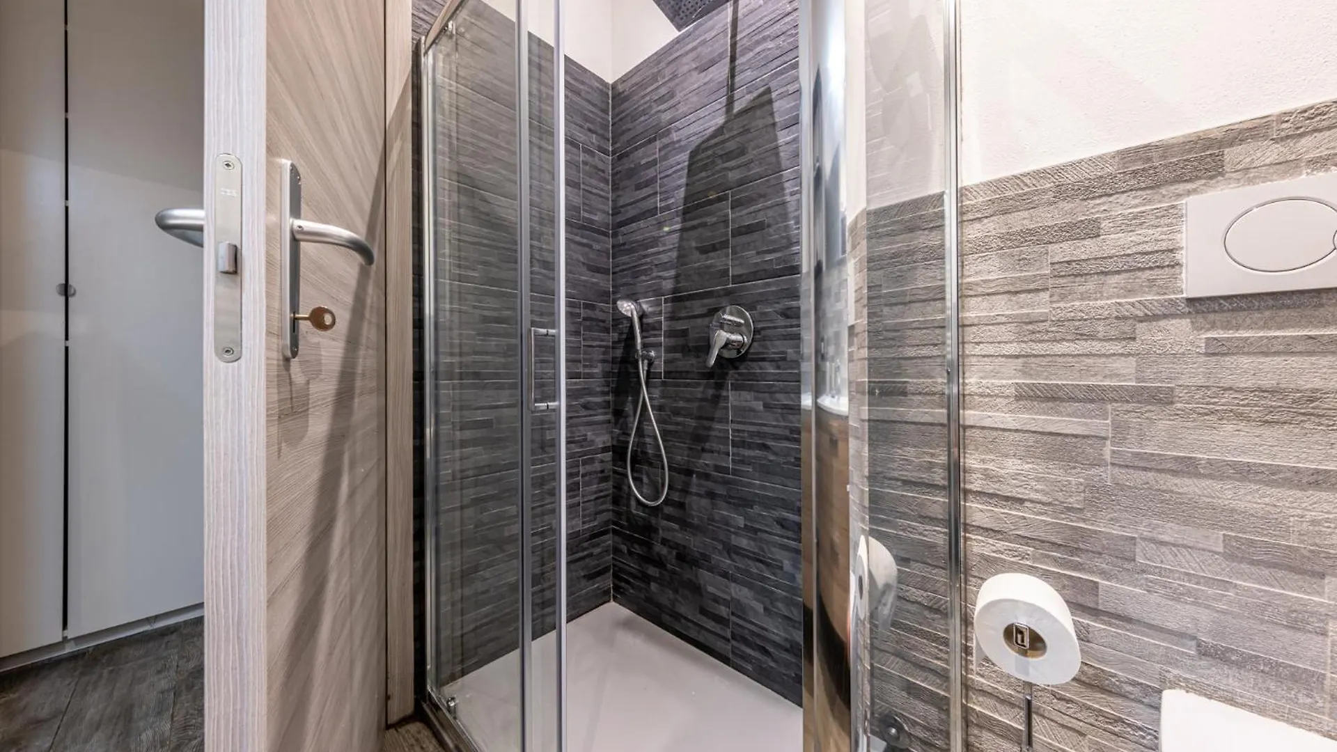 Santa Giulia Suite - 15Min Duomo-Linate Milan Apartment