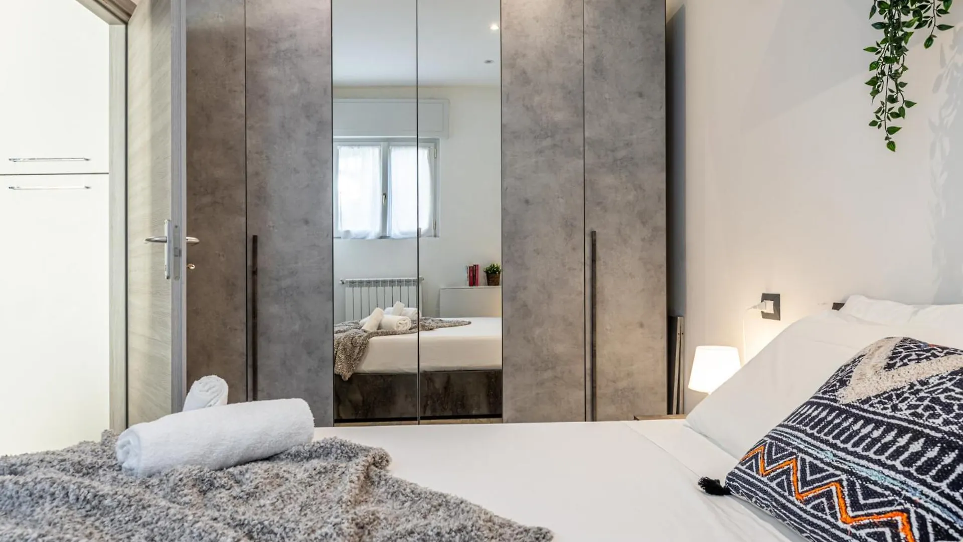 Santa Giulia Suite - 15Min Duomo-Linate Milan Apartment