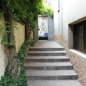 Gambara Guests House Pensjonat